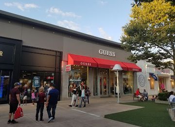 new-york/yonkers/shop/guess