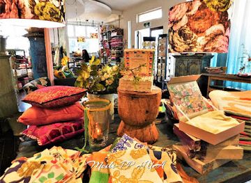 new-zealand/wellington/mount-victoria/shop/small-acorns