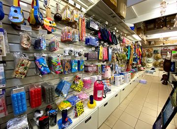 french-polynesia/society-islands/shop/souvenirs-distribution-le-curios