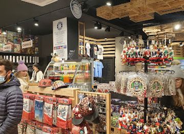 hungary/central-hungary/shop/world-of-souvenir