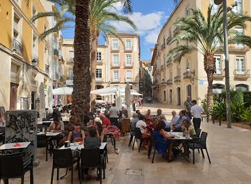 spain/alicante/barrio-de-santa-cruz/shop/madness-specialty-coffee