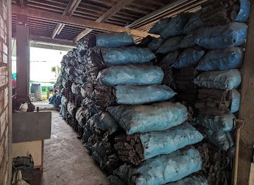 cambodia/kratie/shop/pouthit-leak-thyong-neang-banleat-thaum-cheat