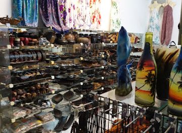 maldives/dhigurah/shop/tourist-shop