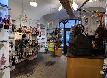 czechia/eagle-mountains/shop/shop-marionety-truhlar