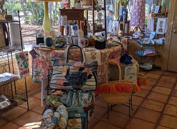 florida/treasure-coast/shop/dolphin-shop-gifts-accents-more