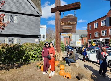 massachusetts/salem/shop/flying-monkey-apparel-accessories