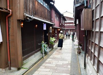 japan/kanazawa/higashiyama/shop/kurumiya