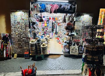 italy/rome/trevi/shop/souvenir-fountain