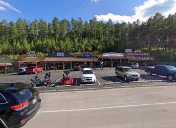 south-dakota/mount-rushmore/shop/genuine-black-hills-gold-knife-and-survival-supplies