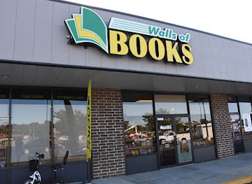 iowa/ankeny/shop/walls-of-books