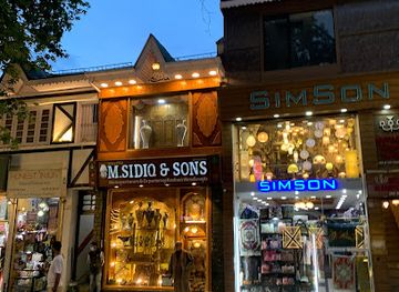 india/kashmir-great-lakes/shop/polo-view-market