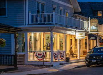 rhode-island/watch-hill/shop/frills-gallery