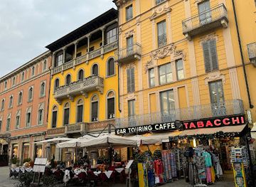 italy/lake-como/shop/tabacchi-e-souvenirs