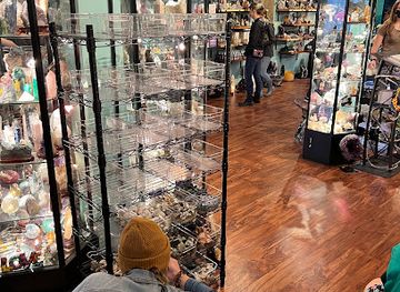 vermont/lake-champlain/shop/the-crystal-cottage-of-vermont