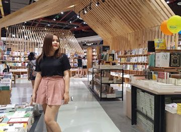 vietnam/north-central-coast/shop/van-hanh-mall