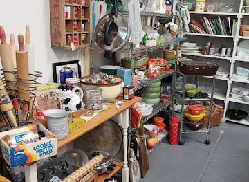 nevada/ruby-mountains/shop/chique-unique-antiques