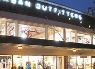 california/oxnard/shop/urban-outfitters