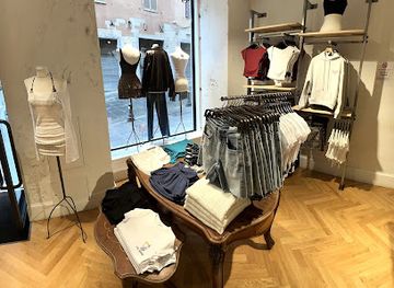 italy/perugia/shop/subdued