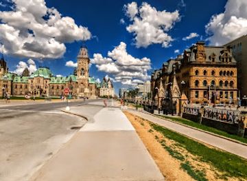 canada/ottawa/parliament-hill/shop/parliament-souvenier-and-news