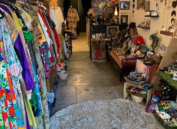 california/los-angeles-county/shop/raven-things-collected