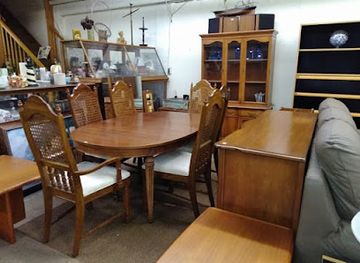 michigan/lansing/shop/april-s-antiques-home-furnishings