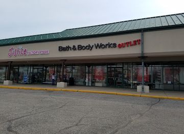 indiana/pokagon-state-park/shop/bath-body-works