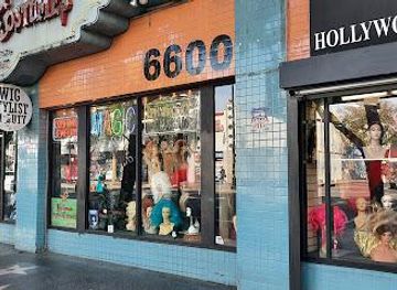 california/burbank/shop/hollywood-toys-costumes
