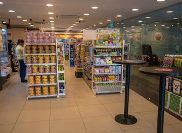 singapore/sentosa/siloso-beach/shop/7-eleven-mr-softee