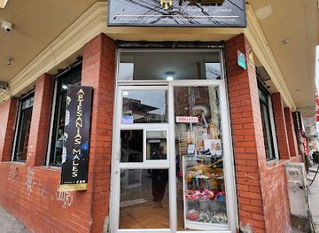 ecuador/otavalo/shop/artesanias-males