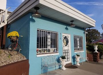 indiana/new-albany/shop/uncommon-cups-and-cones