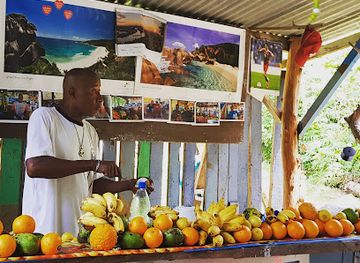 seychelles/ile-platte/shop/simon-s-fruit-shop
