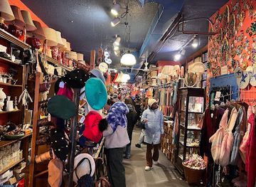 canada/toronto/kensington-market/shop/courage-my-love