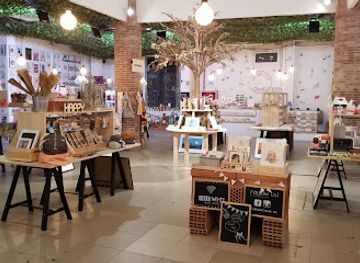 spain/barcelona/eixample/shop/la-nostra-ciutat