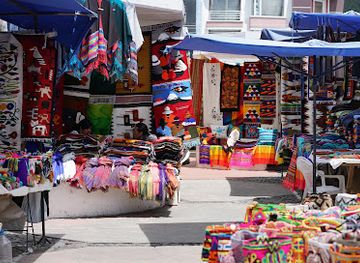ecuador/southern-sierra/shop/plaza-de-ponchos