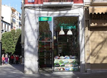 spain/granada/centro-sagrario/shop/artesanias-medina-abanicos