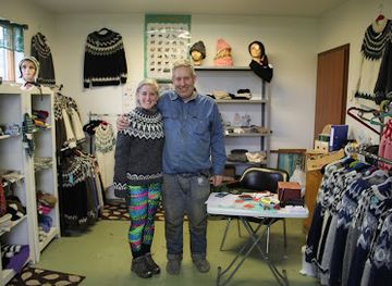 iceland/laugavegur-trail/shop/vinnustofan-rosin-icelandic-goods-wool-sweater