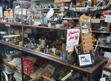 pennsylvania/upper-delaware-valley/shop/den-of-antiquity-and-christmas-shop