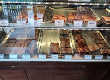 hungary/balaton-uplands/shop/furedi-strudel-shop
