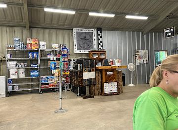texas/piney-woods/shop/loop-442-country-store-boutique
