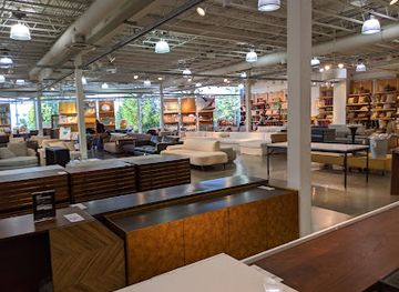 illinois/naperville/shop/crate-barrel-outlet