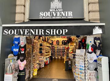 italy/milan/shop/milano-souvenir-in-piazza-duomo-dal-1982