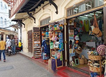 tanzania/stone-town/house-of-wonders/shop/k-k-curio-shop