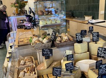 australia/yarra-valley/shop/cheesemonger-sophie