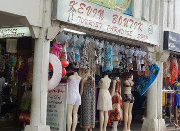 mauritius/flic-en-flac/shop/kevin-s-boutik