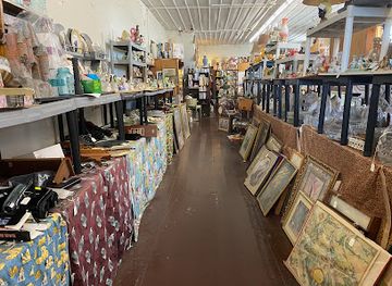 ohio/scioto-valley/shop/ghosts-in-the-attic-antique-mall