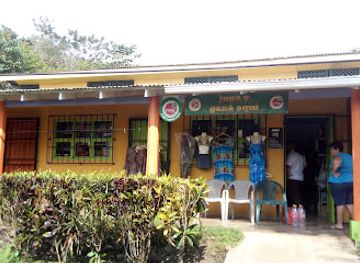 costa-rica/nicoya-peninsula/shop/supermercado-y-licorera-ruta-del-sol
