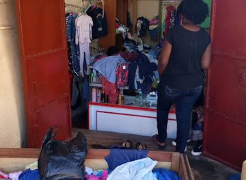 uganda/bunyoro/shop/bwindi-2nd-hand-shop