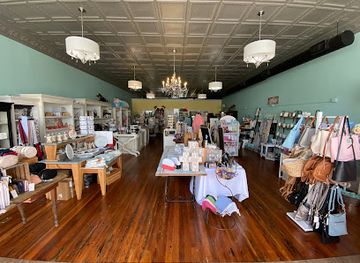 north-carolina/albemarle-pamlico-peninsula/shop/livi-bug-s-boutique