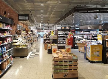 sweden/kosterhavet-national-park/shop/willys-stromstad