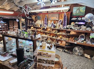 new-york/adirondack-mountains/shop/natural-stone-bridge-caves